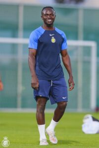 ساديو ماني يسطر تاريخاً جديداً بتحطيم الأرقام القياسية مع نادي النصر، مقدماً أداءً استثنائياً يبرز مهاراته وأهدافه الحاسمة.